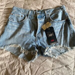 levi’s 501 high waisted jean shorts light wash NWT 32